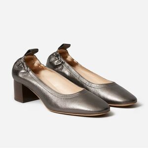 $175 Everlane Made in Italy The Day Grey Metallic Leather Block Heels Size 6.5